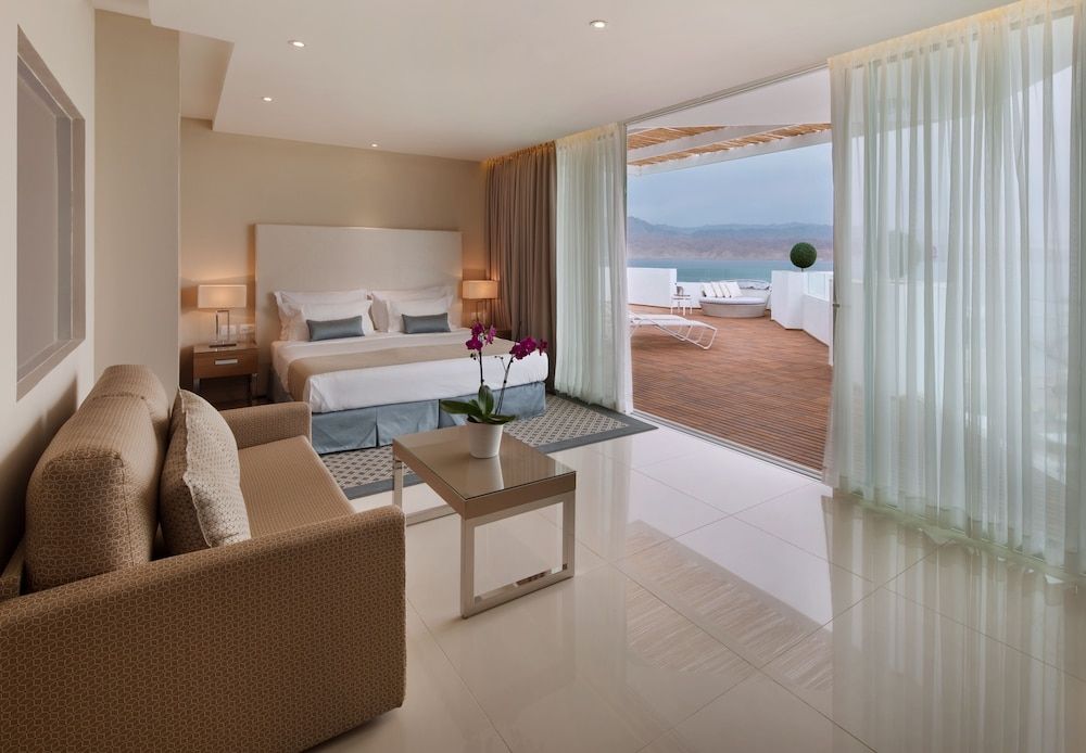 Reef Suite, King and Sofa Bed, Sea View, Balcony