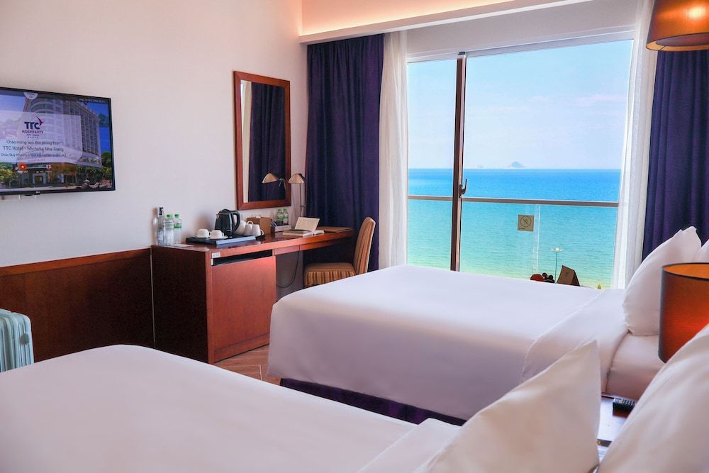 Junior Deluxe Ocean View Twin
