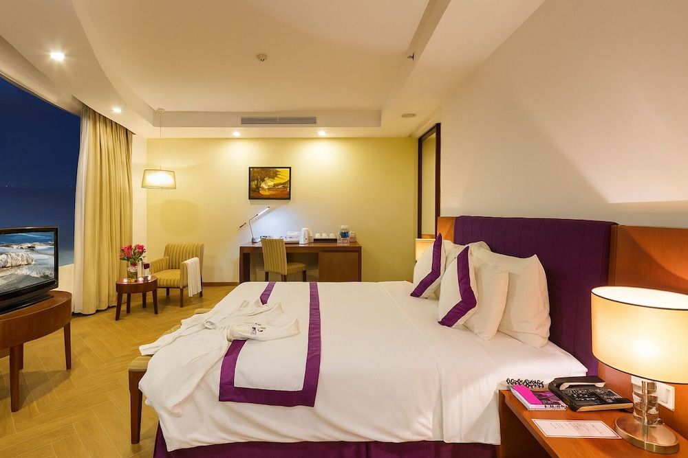 Senior Suite Ocean View King