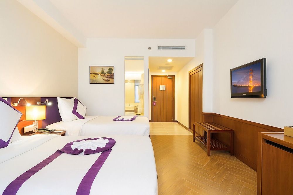 Deluxe Partial Sea View Twin