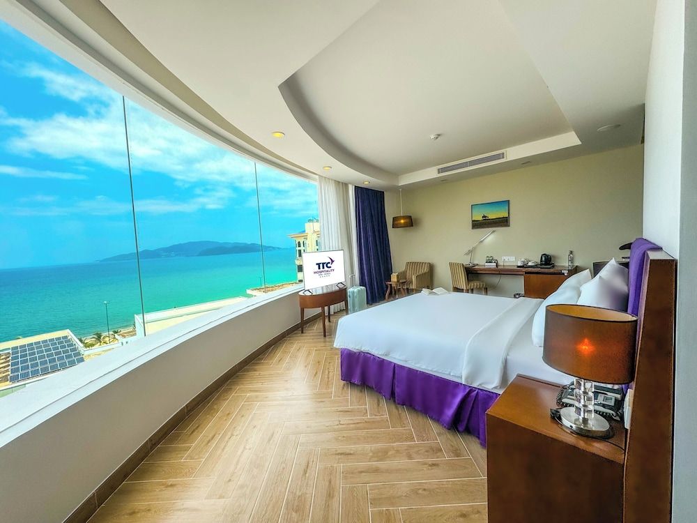 Senior Suite Ocean View King