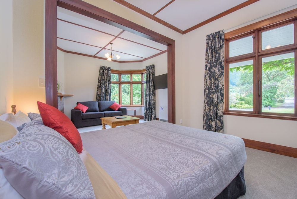 Queen Studio Apartment (Self Catering)