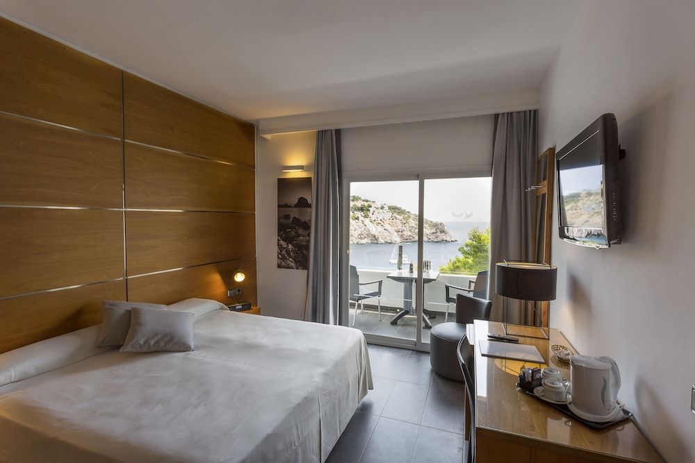 Deluxe Room, Beach View (Single Use)