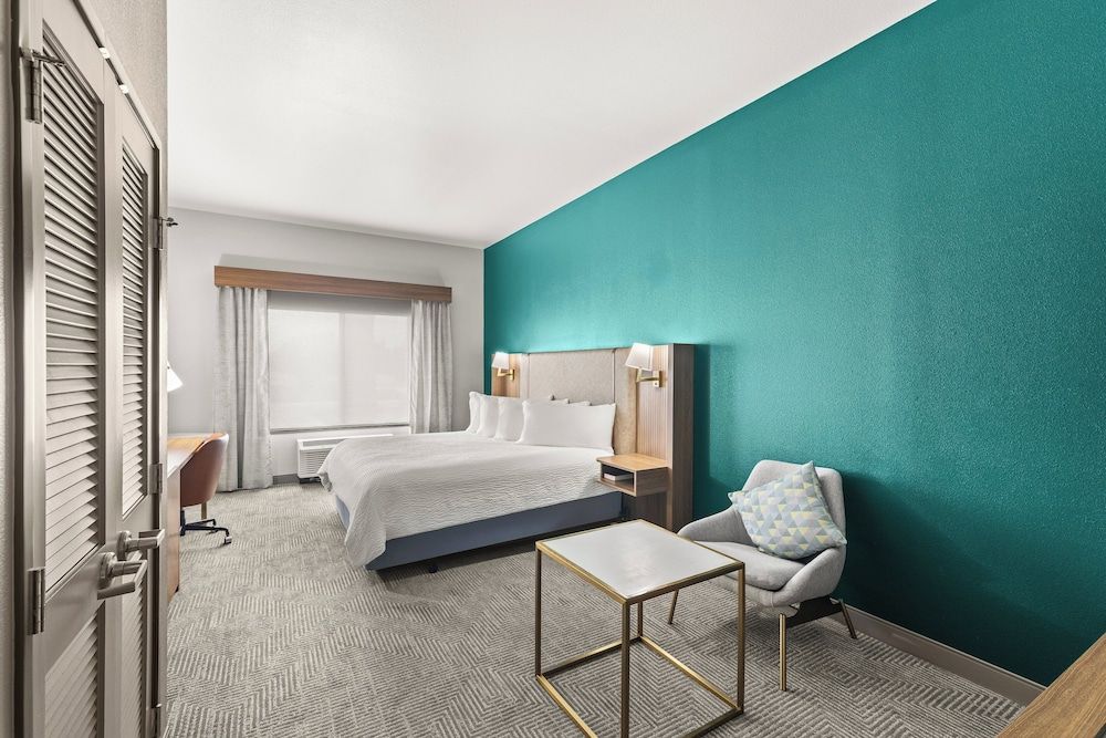 Standard Room, 1 King Bed, Accessible (Mobility Tub)