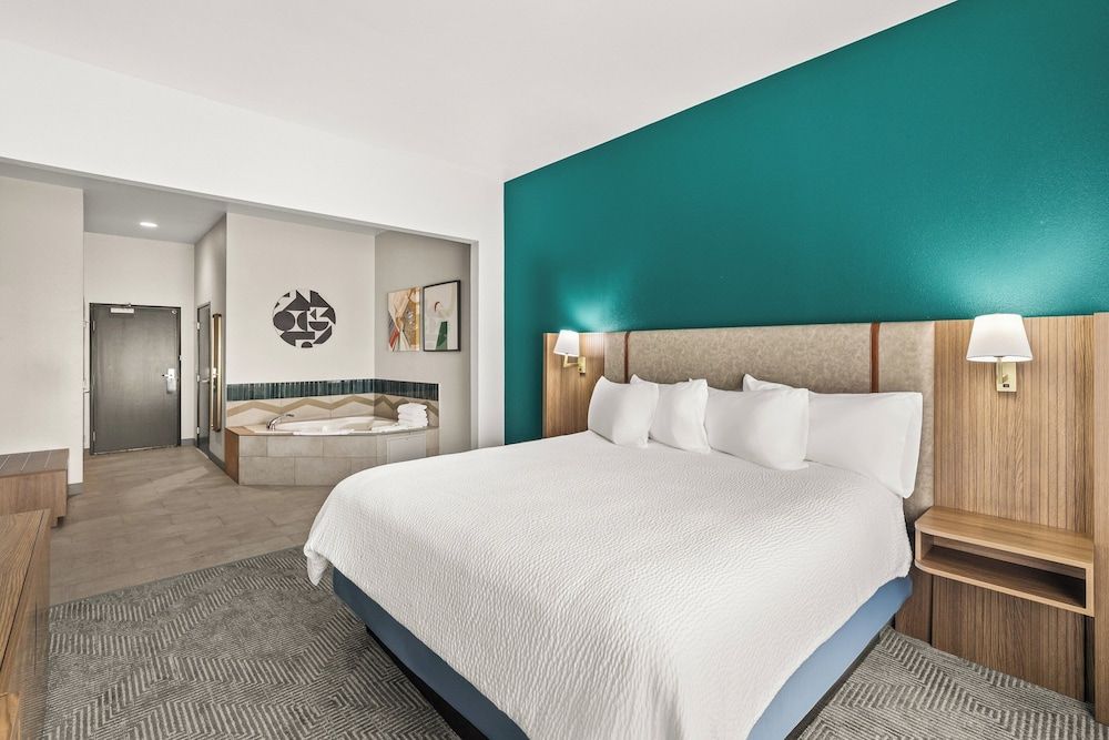 Suite, 1 King Bed (Additional Living Area)