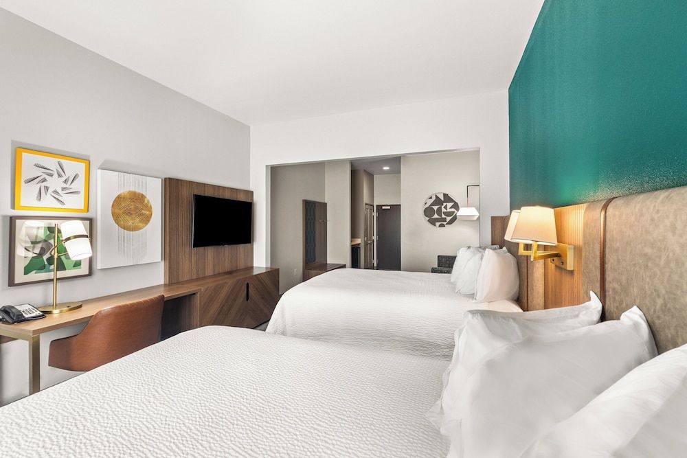 Suite, 2 Queen Beds (Additional Living Area)