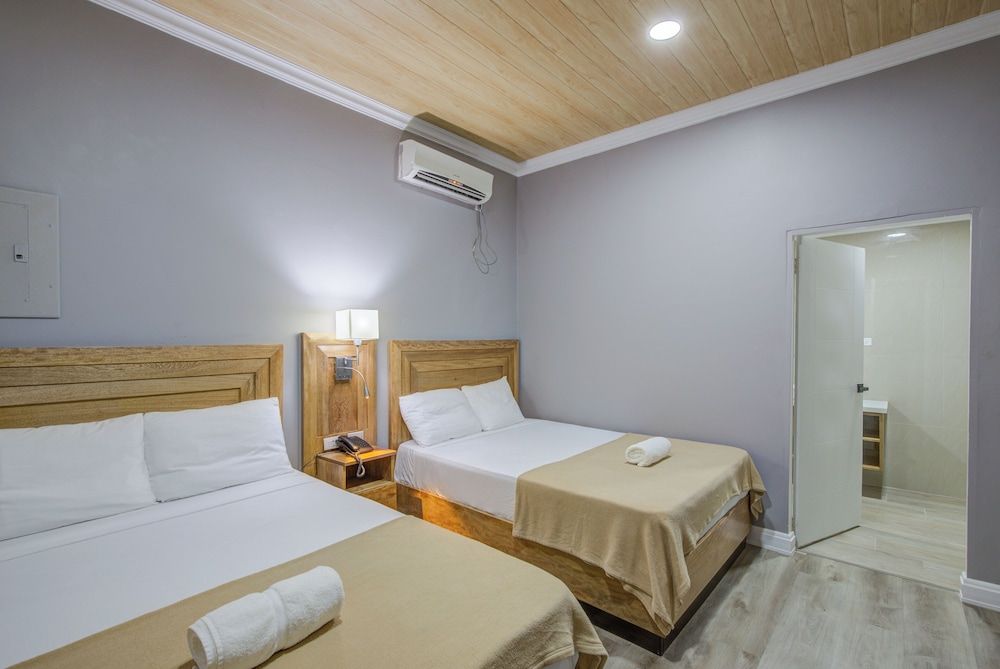 Airport Suites Hotel Double Room, Non Smoking 5