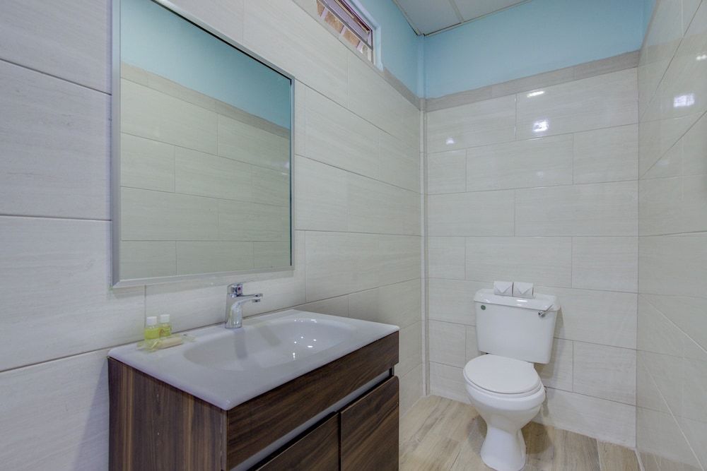 Airport Suites Hotel Double Room, Non Smoking 8