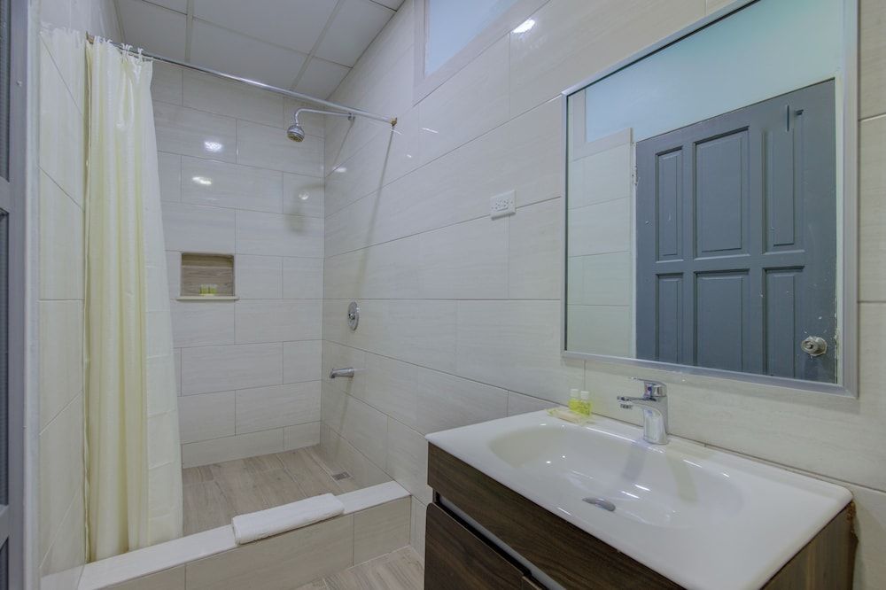 Airport Suites Hotel Double Room, Non Smoking 7