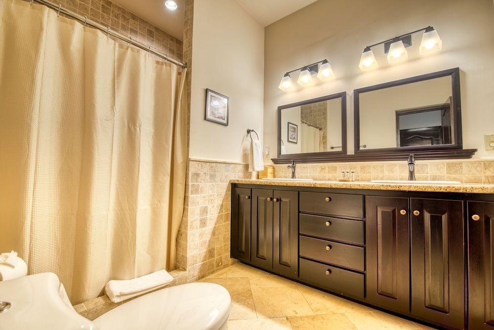 Red Frog Beach Island Resort Comfort Studio, 1 King Bed, Ocean View, Beachfront 5