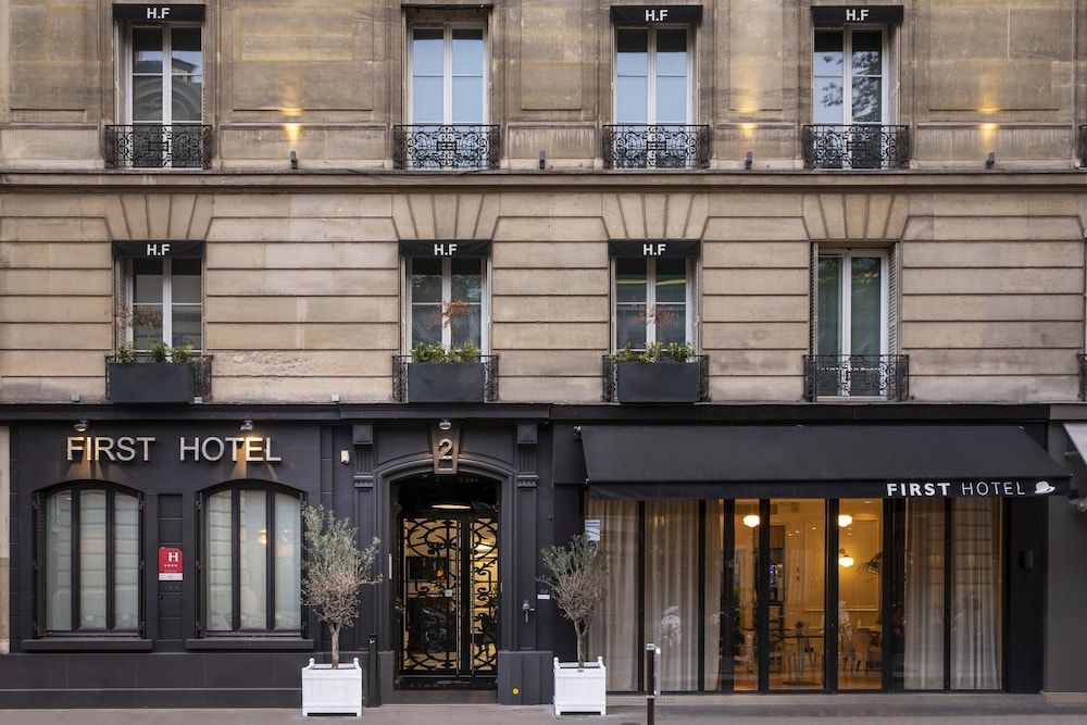 undefined First Hotel Paris Tour Eiffel 7