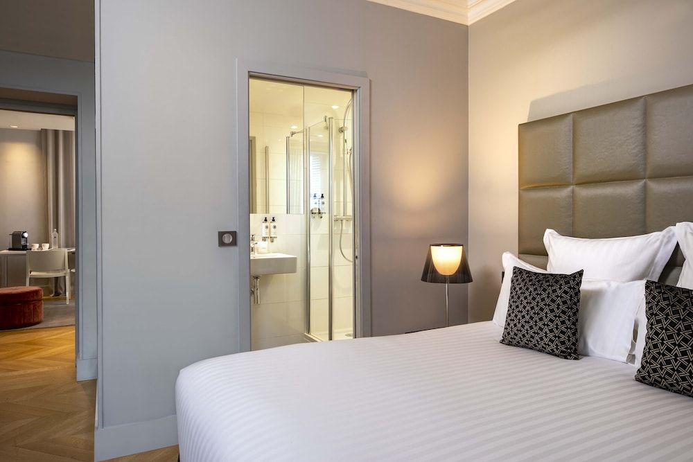 undefined First Hotel Paris Tour Eiffel 4