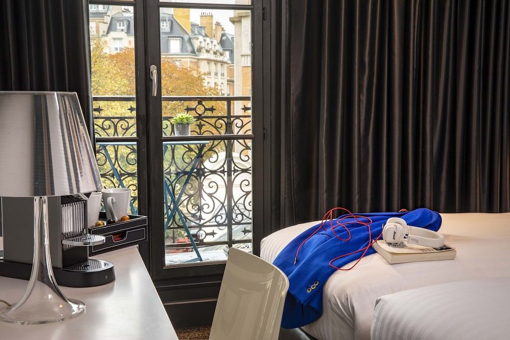 First Hotel Paris Tour Eiffel Deluxe Double Room with Eiffel view 5
