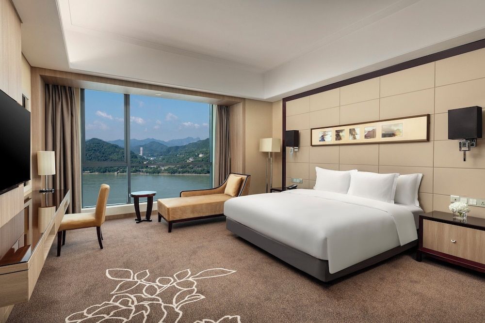 Suite, 1 Bedroom, Business Lounge Access, River View (High Floor)