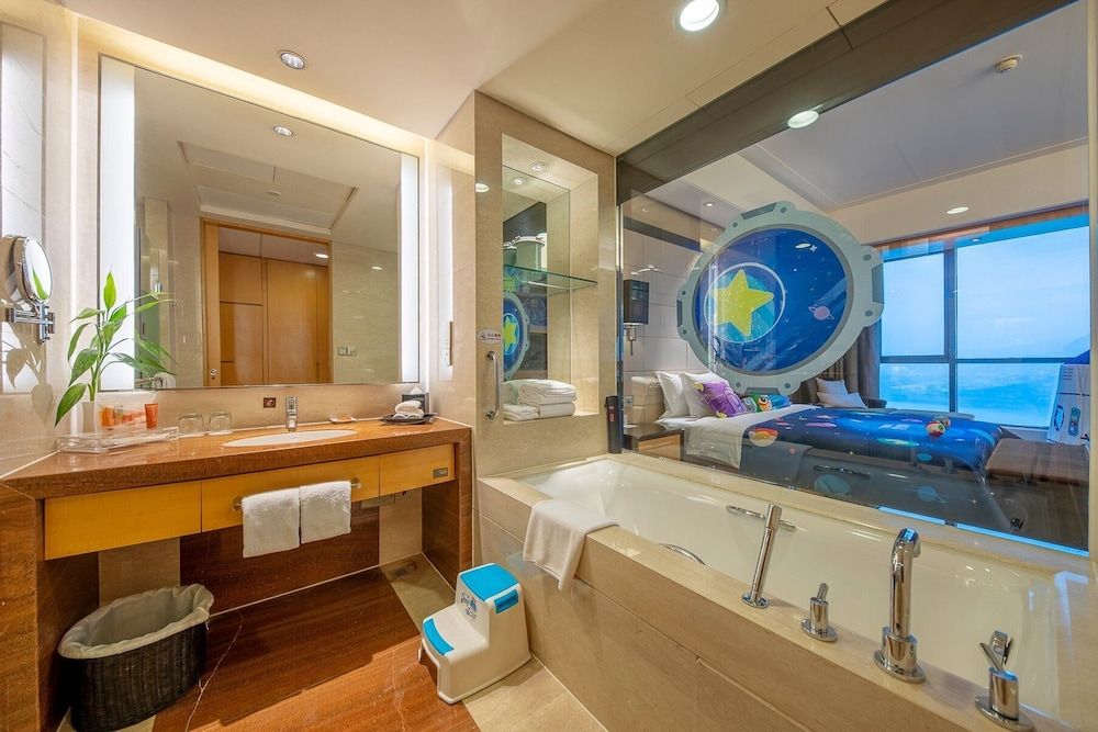 Standard Room, 1 King Bed, River View (Kids Theme)