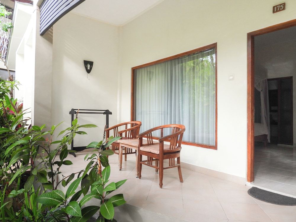 Puri Sari Beach Hotel Superior Twin Room 4