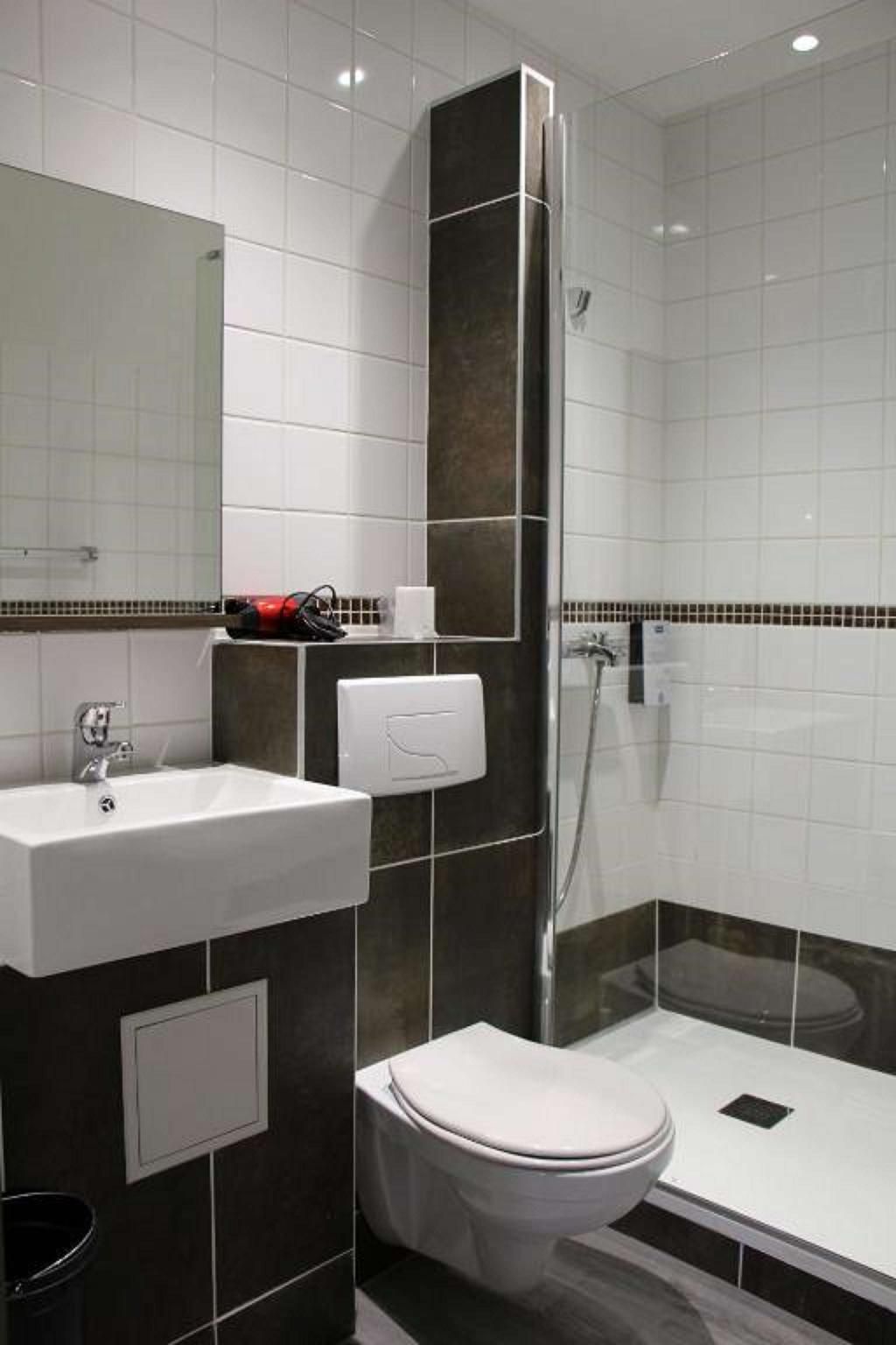 Standard Room - 1 Double Bed 1 Single Bed