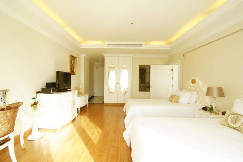 LK Miracle Suite Deluxe Twin Room 4