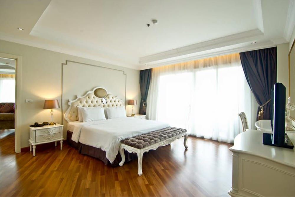 undefined LK Miracle Suite 4