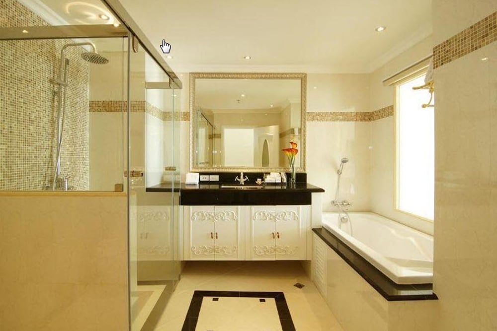 LK Miracle Suite Deluxe Twin Room 6