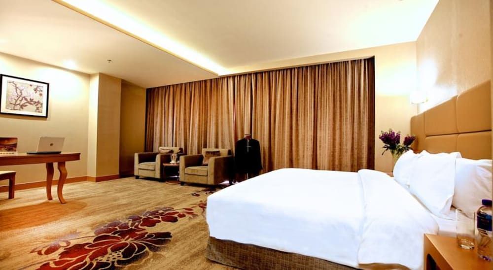 Ramada by Wyndham Beijing Airport Superior Room, 1 King Bed, Non Smoking 2