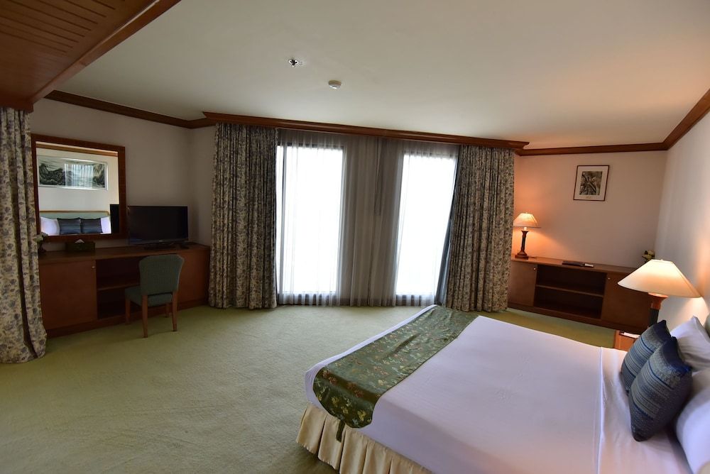 Thumrin Thana Hotel Junior Suite 3