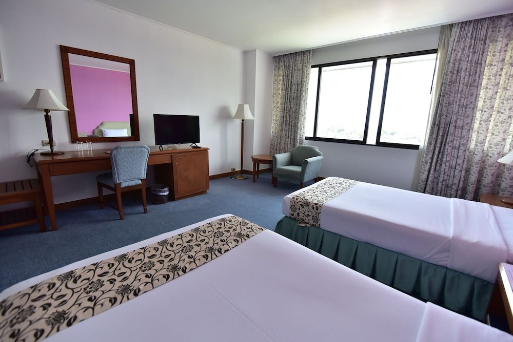 Thumrin Thana Hotel Superior Room 10