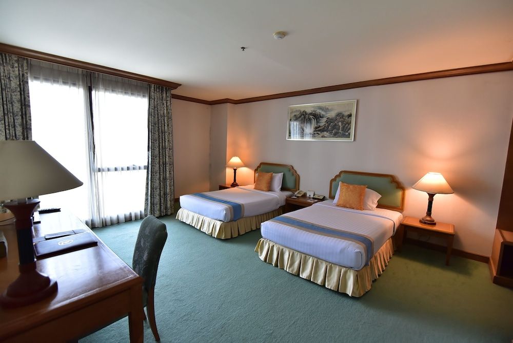 Thumrin Thana Hotel Junior Suite 5