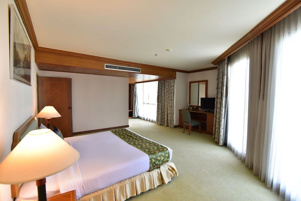 Thumrin Thana Hotel Junior Suite 6