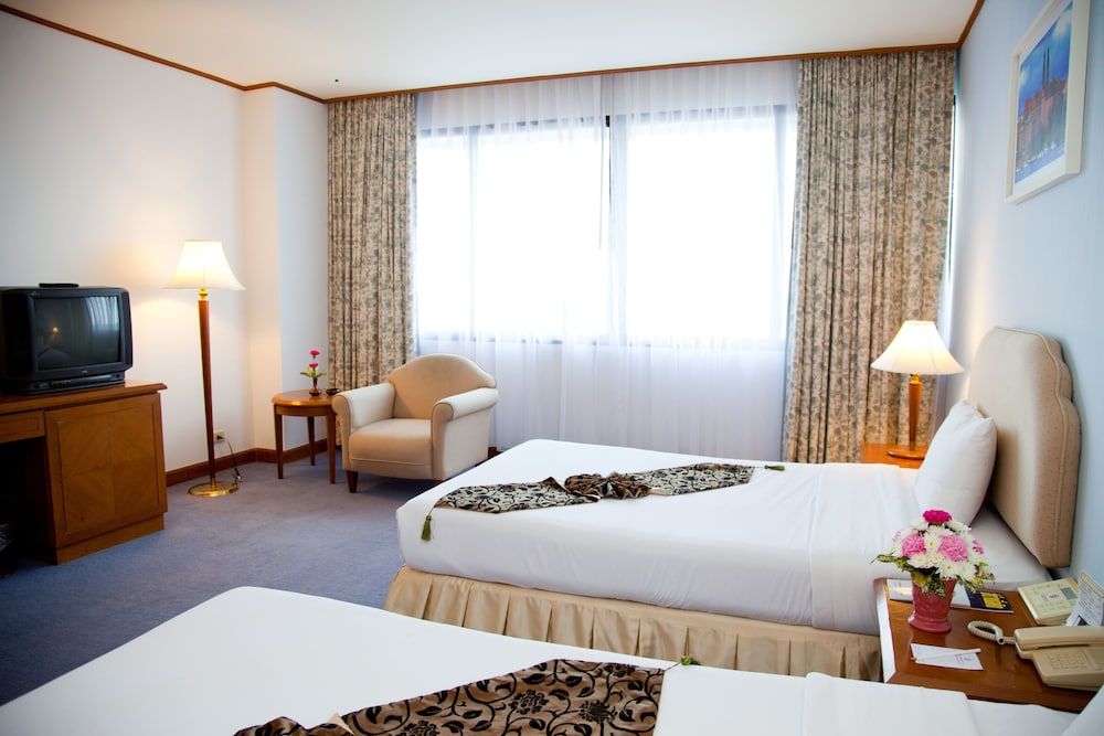 Thumrin Thana Hotel Superior Room 2