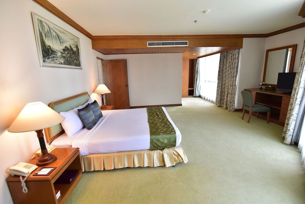 Thumrin Thana Hotel Junior Suite 7