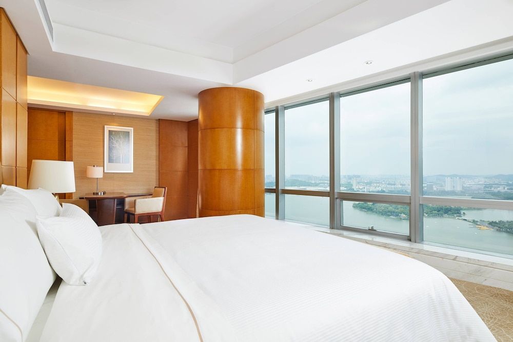 Suite, 1 Bedroom, Lake View