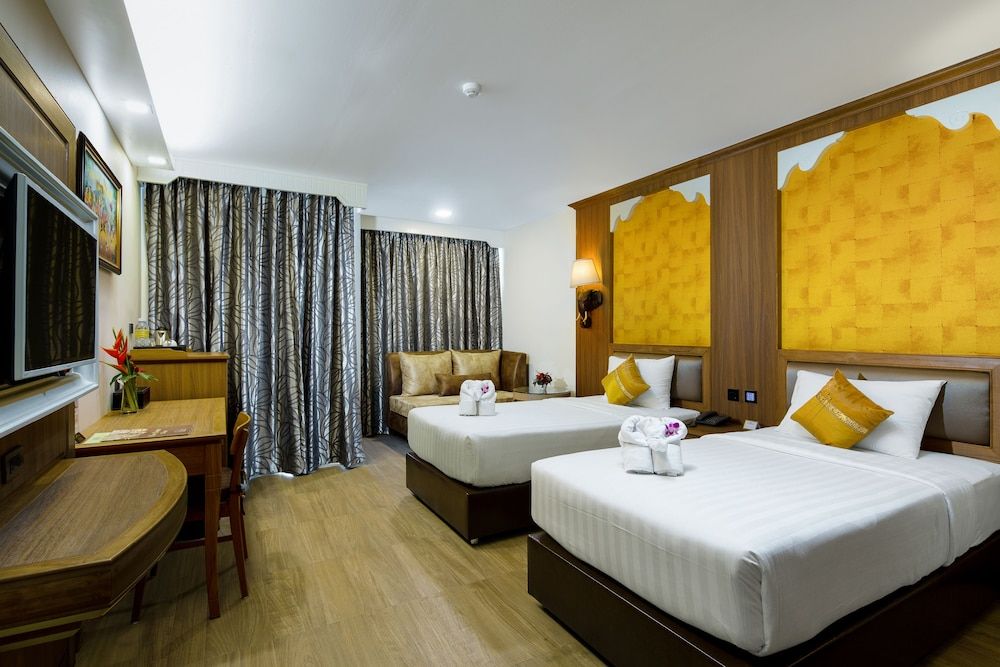 Aiyara Palace Deluxe Room 4