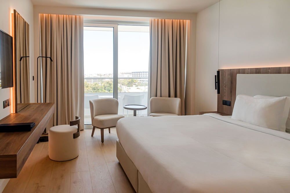 Superior Room, 1 King Bed, City View