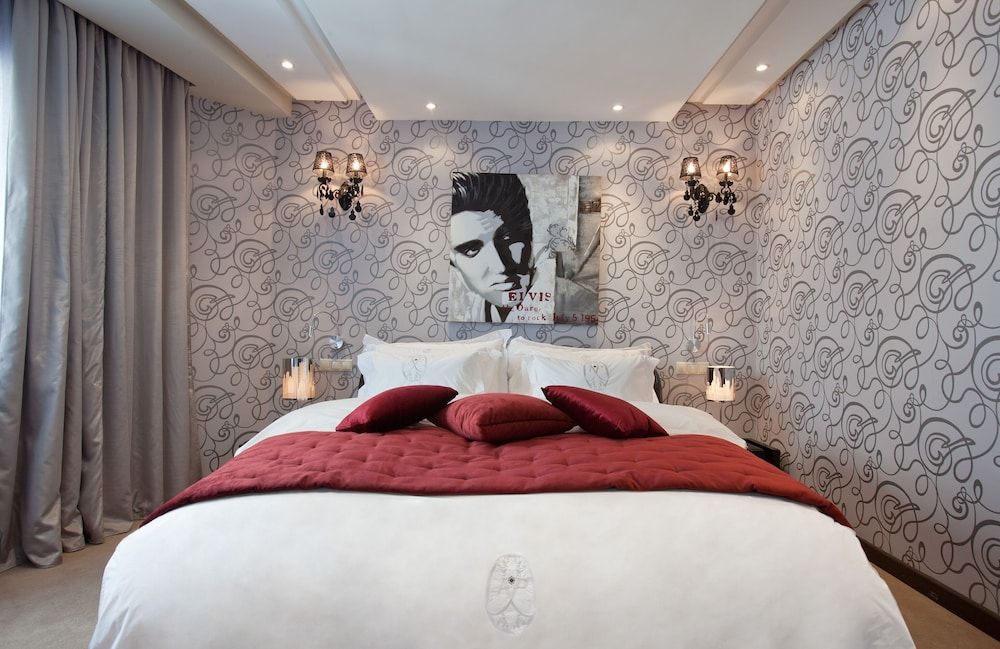 Deluxe Suite