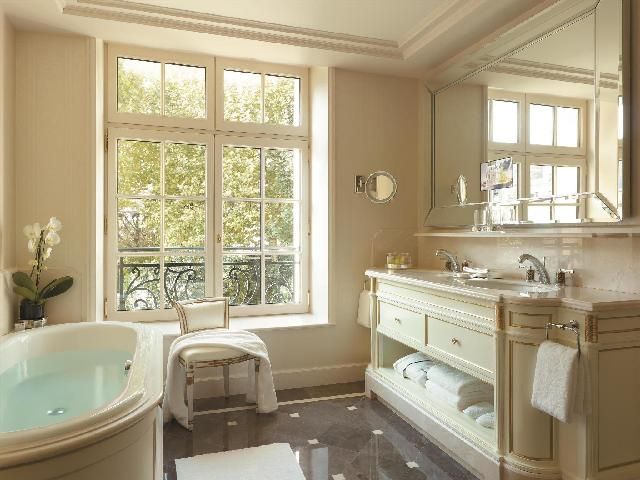 Junior Suite Paris View 1 King