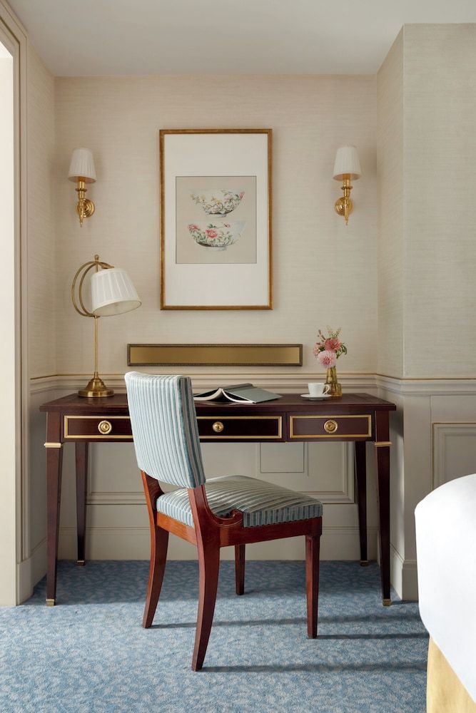 Shangri-La Paris Superior Room, 2 Twin Beds 7