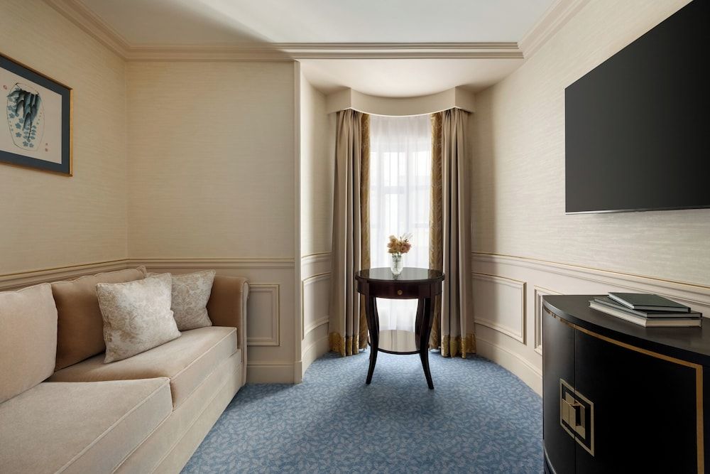 Shangri-La Paris Superior Room, 2 Twin Beds 6