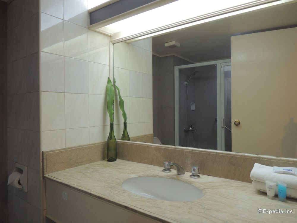 The Bellavista Hotel Deluxe Room, 2 Twin Beds 9