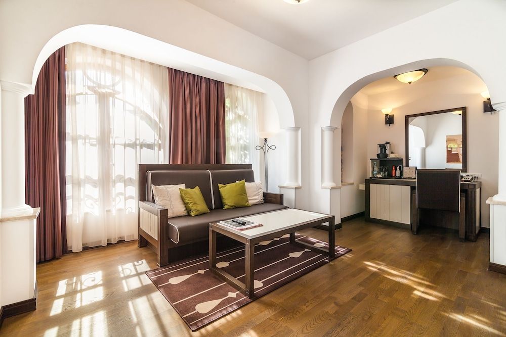 undefined Epoque Hotel 2