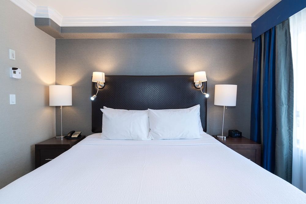 Sandman Signature Edmonton South Hotel Family Suite, Multiple Beds, Kitchenette 3