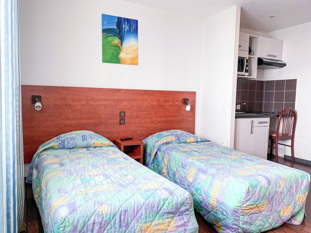 Studio, 2 twin beds (2 adults)