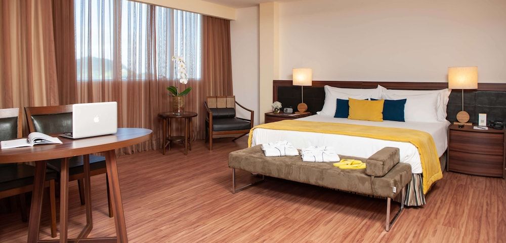 Suite, 1 Queen Bed