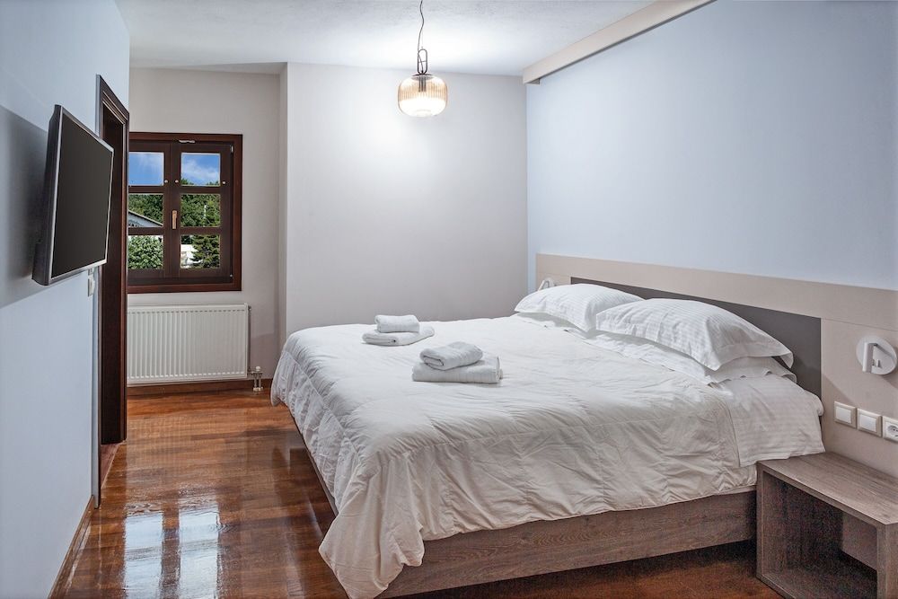 Erofili Hotel and Suites Classic Room, Mountain View 3