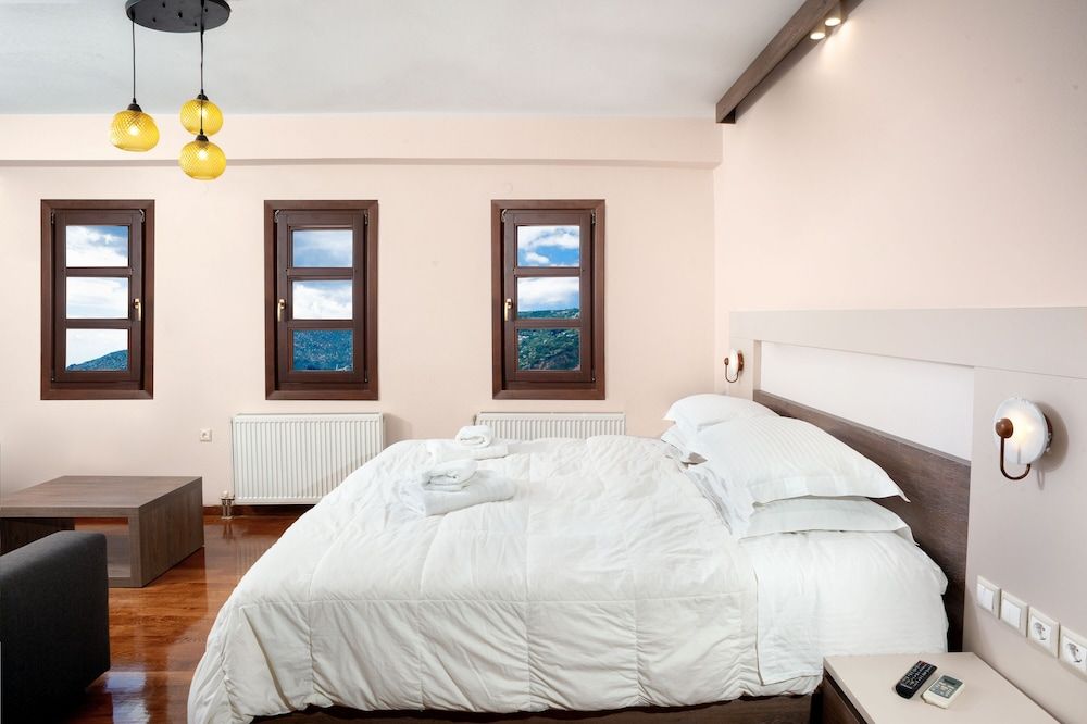 Erofili Hotel and Suites Junior Suite, Fireplace