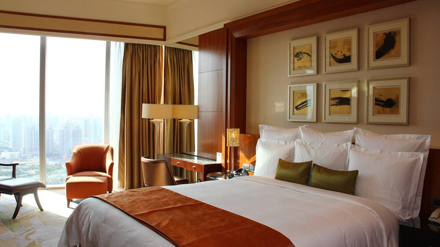 Sky Suite, Executive lounge access, 1 Bedroom Larger Suite