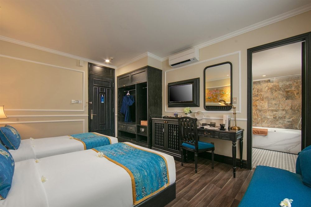 Hoi An Golden Holiday Hotel & Spa Superior Double or Twin Room (with Window) 2