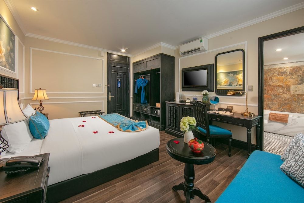 Hoi An Golden Holiday Hotel & Spa Superior Double or Twin Room (with Window) 5