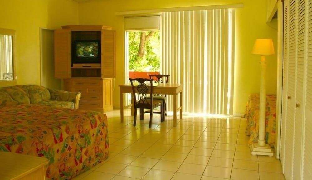 Studio, Kitchenette (Efficiency)