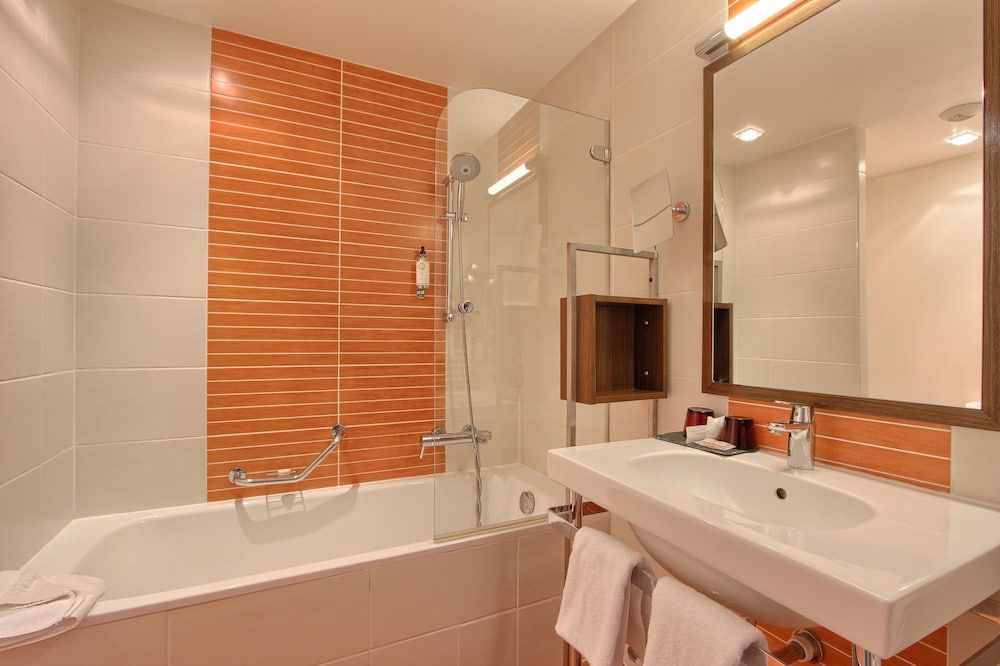 Best Western Plus Hotel La Joliette Superior Room, 1 Queen Bed 8